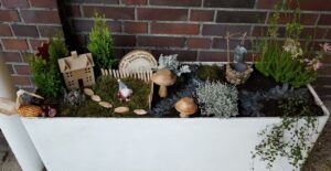 Eingangsbereich herbstlich bepflanzt